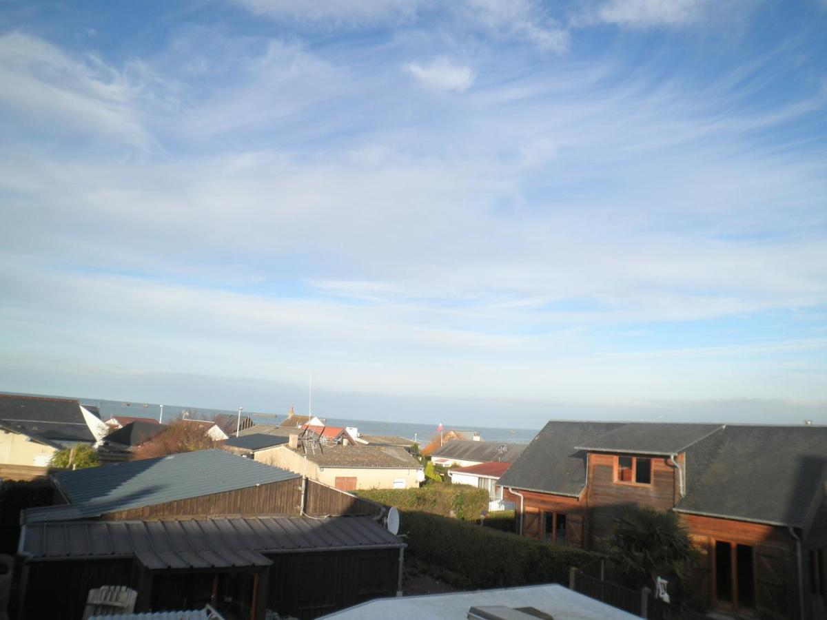 Appartement F1 Mansarde A 100M De La Plage, Proche De Arromanches Et Des Plages Du Debarquement Saint-Côme-de-Fresné Exterior foto